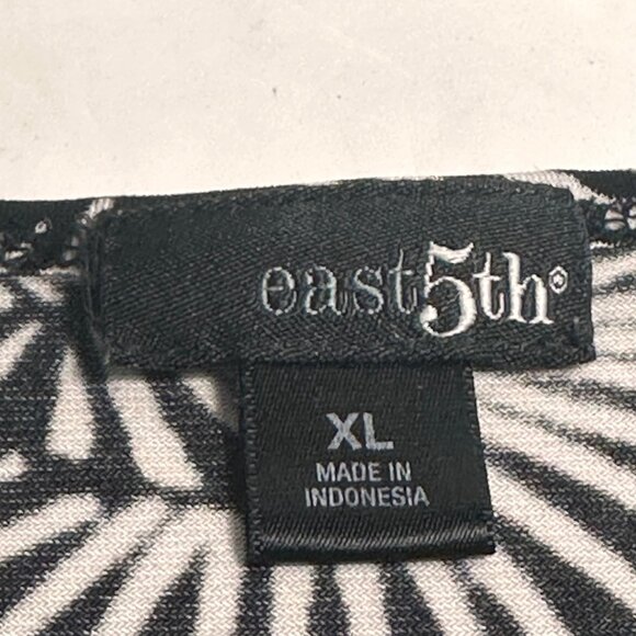 East 5th Black & White Sleeveless Top Abstract Pattern V Neck XL  Babydoll Boho - Picture 3 of 8